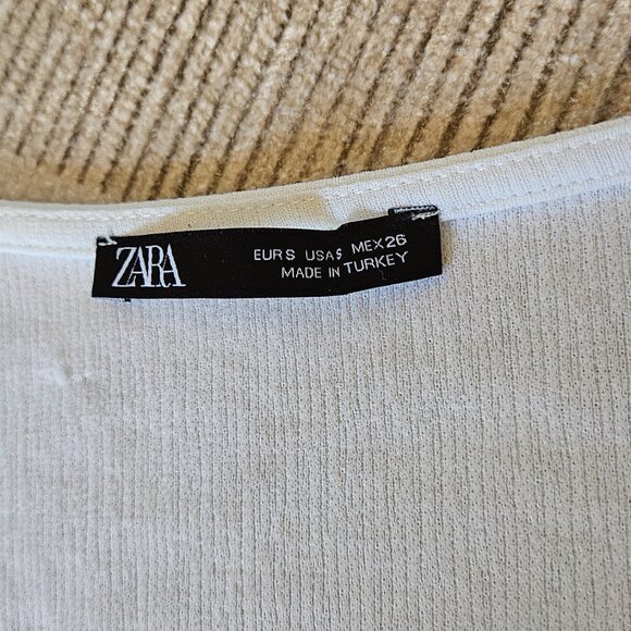 Cropped Short Sleeve Cardigan - Picture 2 of 3